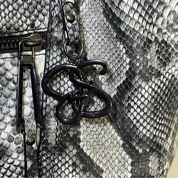Jessica Simpson Faux Snakeskin Grey Black White Bag Crossbody Purse Tote Python - Picture 3 of 10